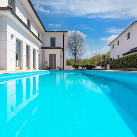 Bel With Pool Vilă *