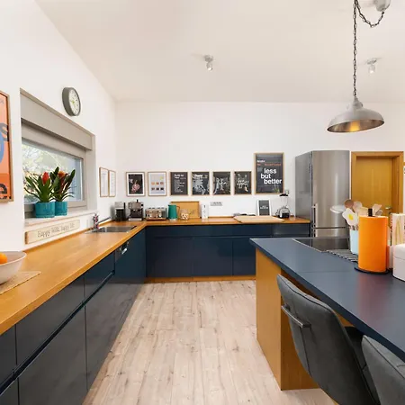 Bel With Pool Vilă *