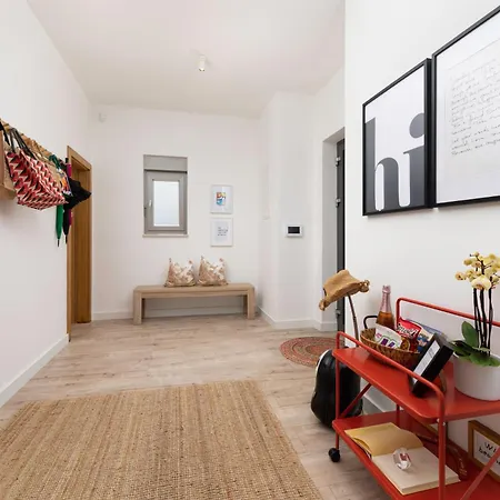 Bel With Pool Vilă Klenovica