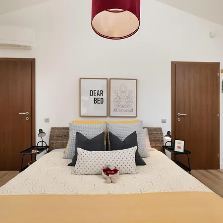 Bel With Pool Vilă *