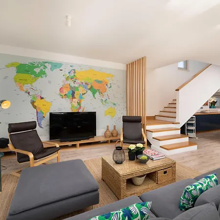 Bel With Pool Vilă Klenovica