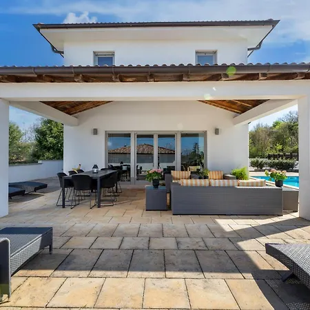 Villa Bel With Pool Klenovica