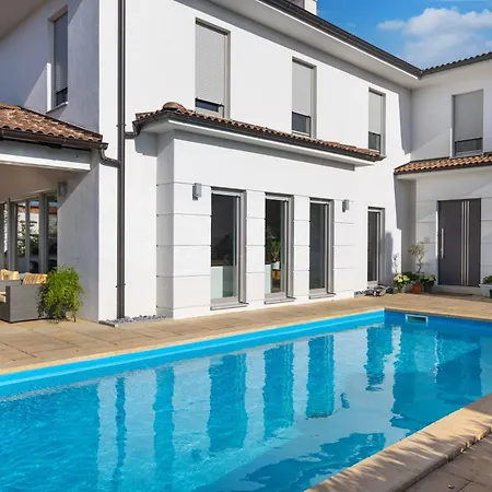 Vilă Bel With Pool Klenovica